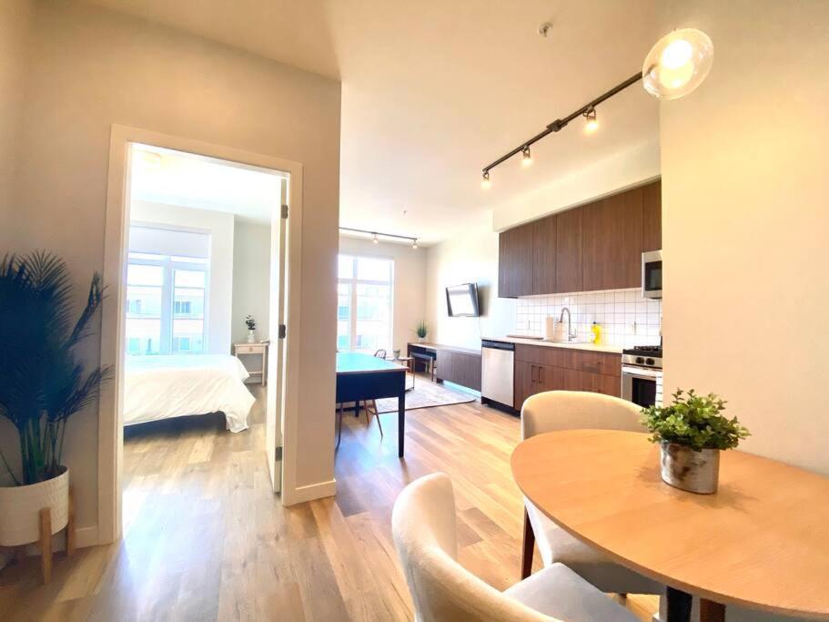 Lovely Brand New Condo Sidney Exterior photo